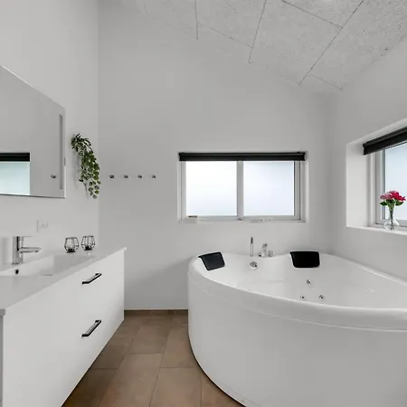 Holiday home Niesina - From The Sea By Interhome Bjerregard